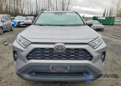 2020 Toyota Rav4 Xle z USA, uszkodzony, nr VIN 2T3P1RFV5LC106478